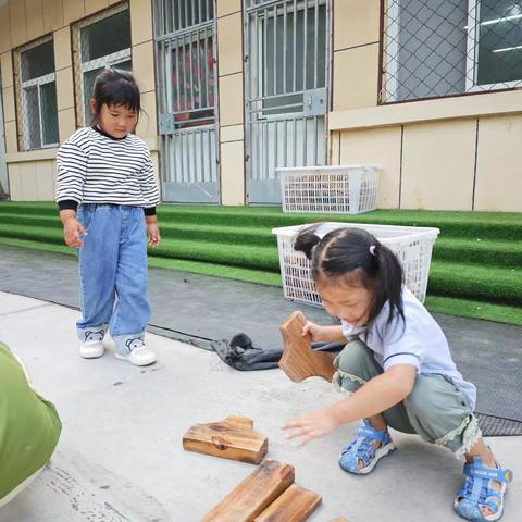 清平镇中心幼儿园军户李分园户外自主游戏