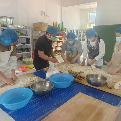巧手包水饺，劳动促成长 ——双岭小学校开展劳动实践活动