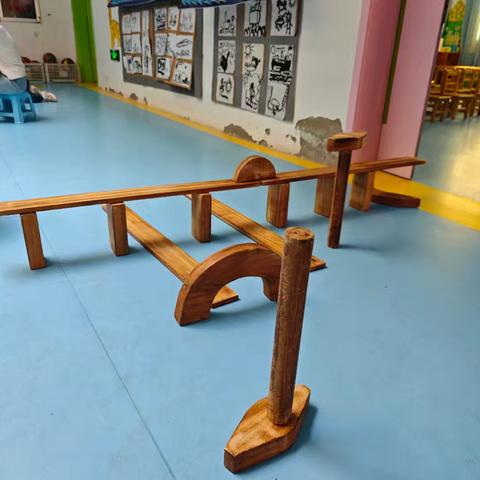 人和街道中心幼儿园第一分园中一班—— 5月份瞧来“桥”趣建构区