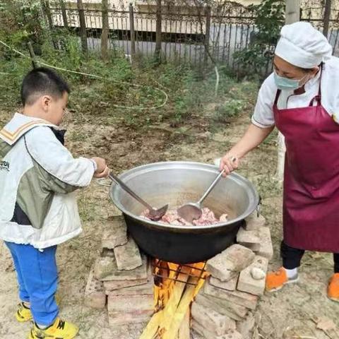 人间烟火味，最抚凡人心——伊宁市江南春城幼儿园铁锅炖鸭活动纪实