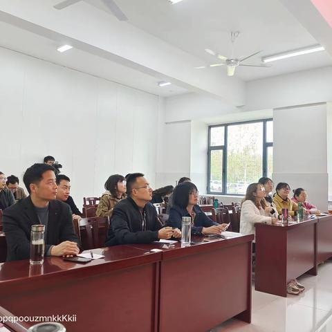 县高附中组织开展“班主任感恩主题班会大比武”活动