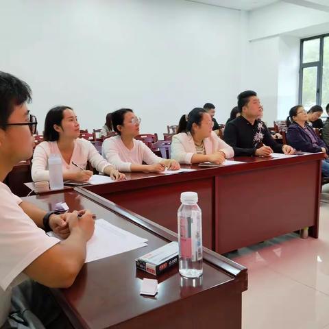 三尺讲台齐争艳，技能比武促提高——淅川县第一高级中学附属学校班主任班会课大比武活动