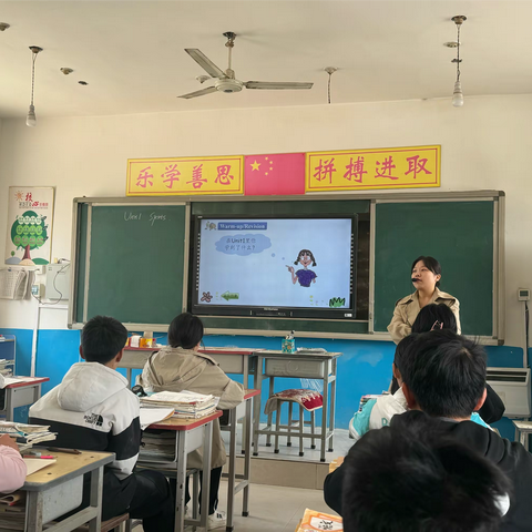 听课评课，助教师成长 齐家佐镇侯各庄小学