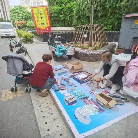春晴路社区开展“情系居民，便民服务”进社区活动