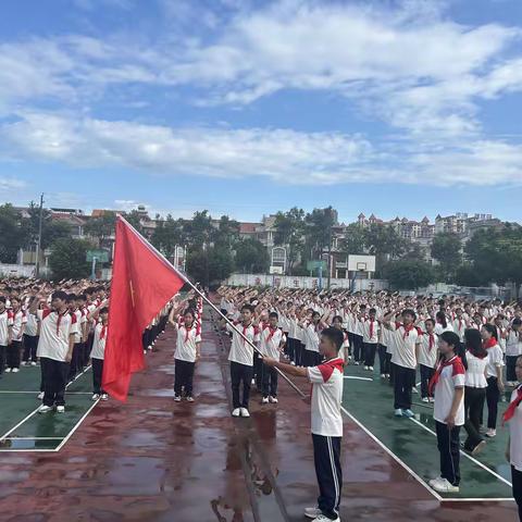 红领巾爱祖国 争做新时代好队员 ——东兴市第二中学2024年初一年级少先队建队仪式