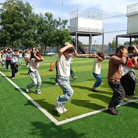 临“震”不乱，安全“童”行———时庄街道中心幼儿园防震应急疏散演练
