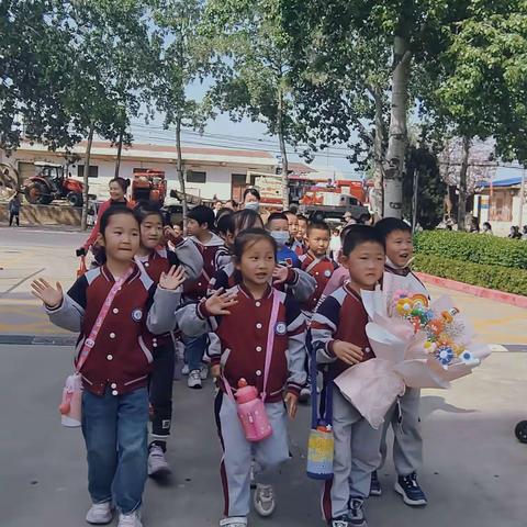 “童”行消防站  致敬“火焰蓝”——寿圣幼儿园安居南区分园社会实践活动