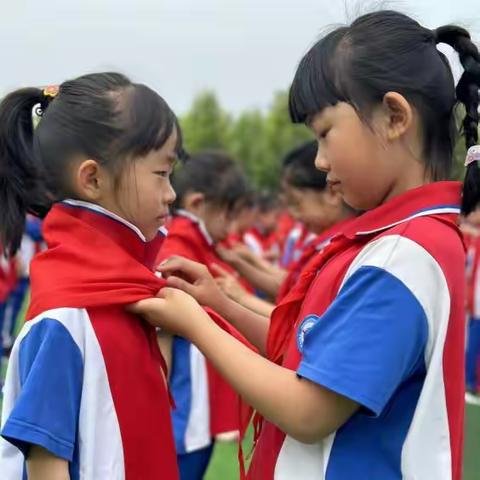 丽景小学举行“强国有我，做新时代奋楫争先好队员”2022级第一批队员入队仪式