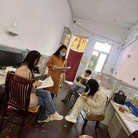 聚焦课标，向新而行——第四小学语文新课标专题学习教研活动