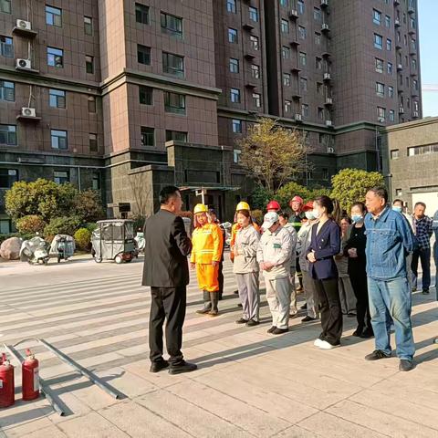 社区消防演练：共建安全家园