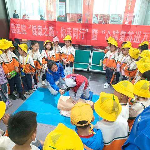 “文明集市”沐新风，传递爱与温暖