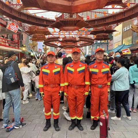 铁西消防救援大队圆满完成“仁兴里”开街启动仪式消防安全保卫工作