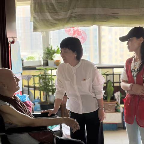粽叶飘香迎端午 暖心慰问显温情——仓程社区联合爱心企业开展端午走访慰问活动