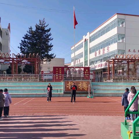 “法”进校园 精彩呈“宪”——梁山镇中学开展“宪法宣传周”系列活动