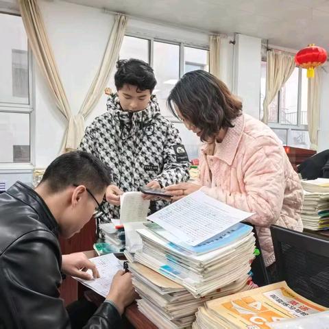 落实常规提质量 妙笔耕耘促成长——梁山镇中学阶段性教案作业展评活动纪实