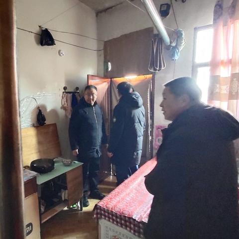 筑牢安全防线 温暖平安过冬——梁山镇中学校外寄宿生安全隐患排查活动纪实