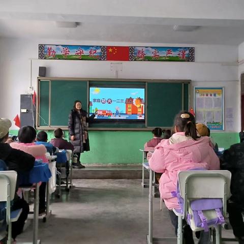 家校师联动 筑牢寒假安全防线——梁山镇中学寒假安全专题会议