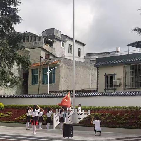 六1班朝阳中队开学第一周“扣好人生第一粒扣子”好习惯养成周系列活动