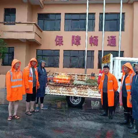 雨中交通人  防汛一线显担当