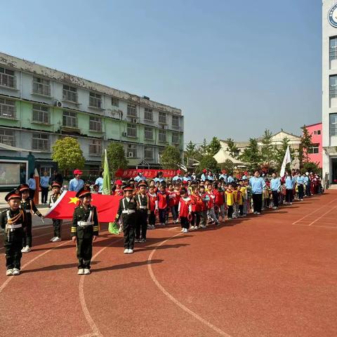 “玩”美童年，“趣”享运动———云龙区店子教育幼儿园春季趣味运动会中一班