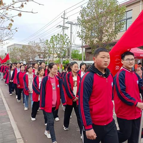 缅怀先烈丰功伟绩  童心向党薪火相传——八四班开展清明节祭奠烈士扫墓活动