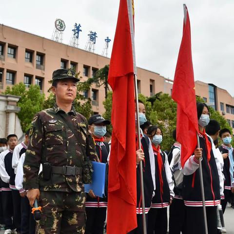 沐浴阳光  演绎精彩  健康生活  快乐成长——茅箭中学七年级“和春天握手，与文明同行”野外拉练