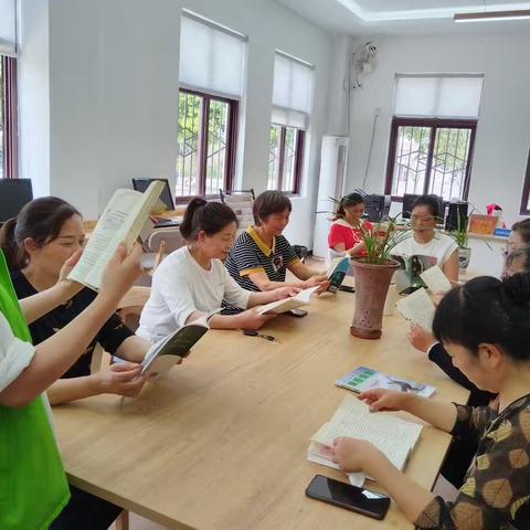 南宝山镇开展"世界读书日"读者交流活动