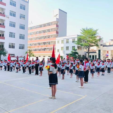 童心向党·入队争先———惠东县新徽学校一年级新队员入队仪式纪实