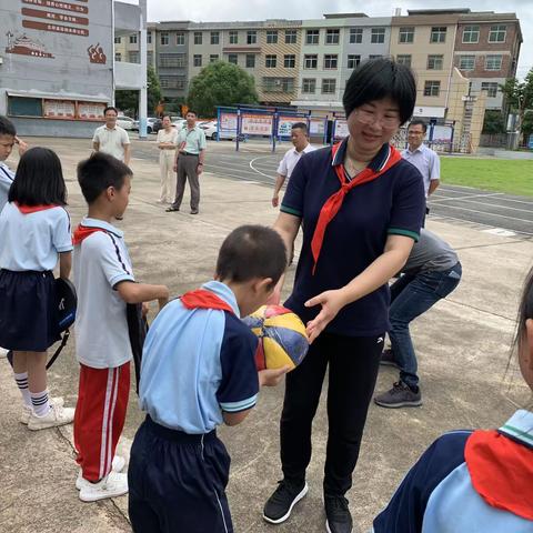 “六一慰问暖童心，浓浓关怀显真情”——宁都县政协领导肖荣华同志慰问固厚小学学生活动