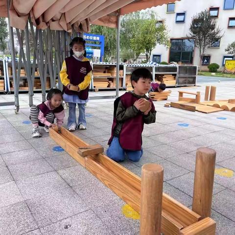 源南乡中心幼儿园大三班游戏课程故事—多变的轨道