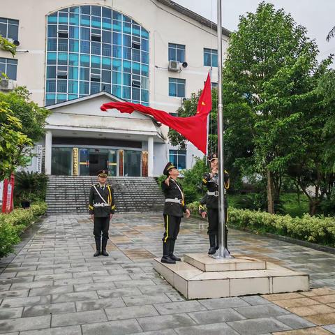 琊川镇组织开展2023年庆“五一”劳动节升国旗仪式