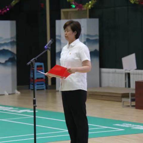 呼伦贝尔分行举办“启航新征程 筑梦新时代”主题羽毛球比赛