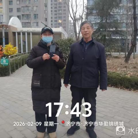 平凡举动中的温暖力量 公厕保洁员伸援手帮市民寻回手机