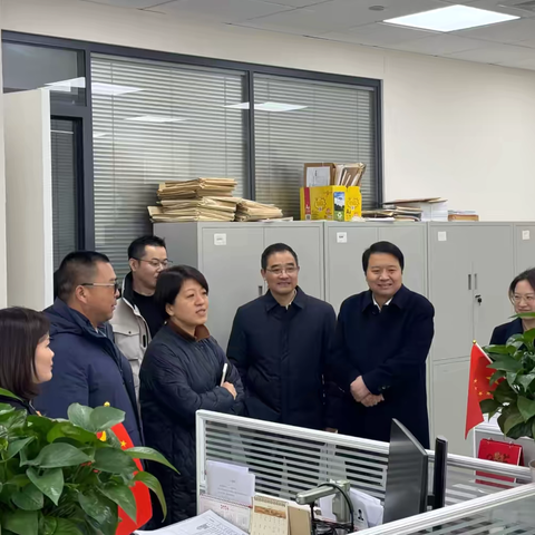 赵静赴武汉武昌支行慰问