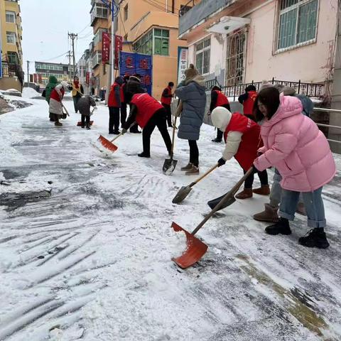 宏发社区“扫雪志愿行 温情暖人心”志愿服务活动