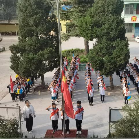 七十五载逢盛世，同心共筑谱华章——齐街镇高寨中心小学国庆节主题活动