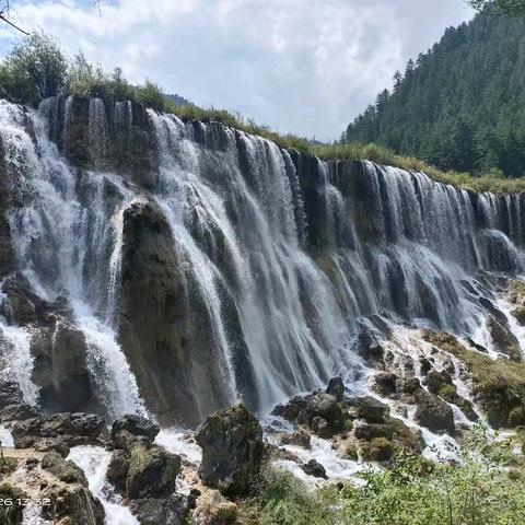 【附中学子这样过暑假】九寨沟风光旖旎，绿水青山，仿佛大自然的调色板！-----忻州师范学院附属中学202207班张凯硕的暑假美篇