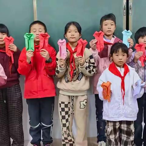 纸间折韵绘童真，室里艺光映雅情