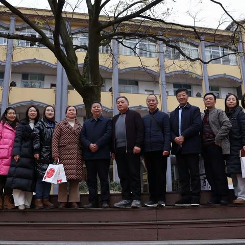 恩施州关工委领导莅临都亭一小调研指导