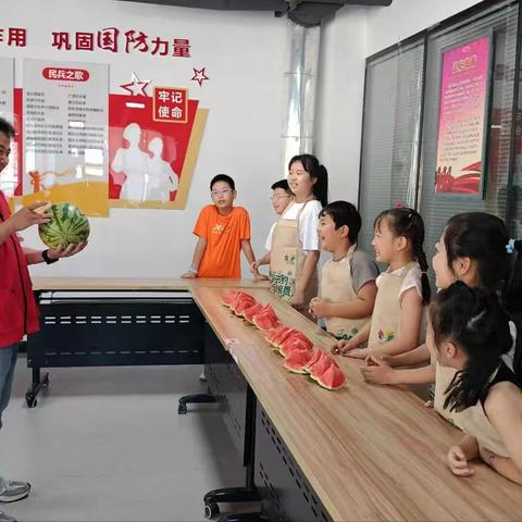 品清甜西瓜 话丝路文明 —— 宝华街街道天保新居社区退役军人服务站开展特色科普教育活动
