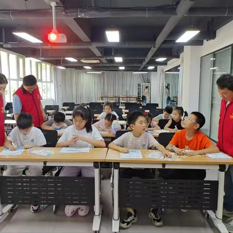 童心爱国 彩绘国防——宝华街街道天保新居社区退役军人服务站开展国防教育主题绘画活动
