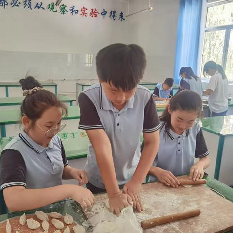 寨卞小学：巧手包饺子 实践促成长