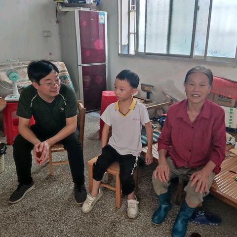 家校携手，共筑安全防线——新县八里畈镇中心学校开展防溺水安全家访活动