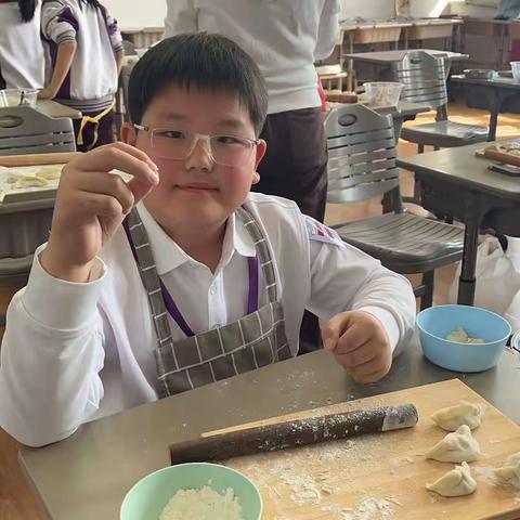 润泽童心 劳动铸就未来——汇德学校巧手包饺子比赛