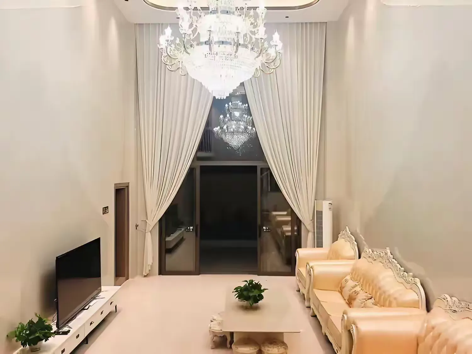 清远恒大9房17床8卫全新豪华装修（欧式风）别墅独立K房温泉泳池