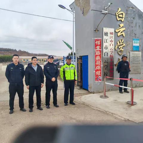 白云学校法治与交通安全教育宣传活动顺利开展