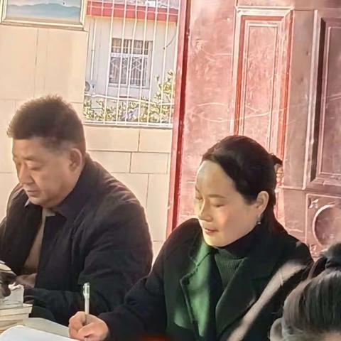 中心校领导到太山庙一初中指导年轻教师课堂教学工作