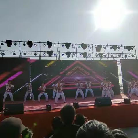 庆元旦 迎新年--南阳市体育运动学校参加 2024 跨年盛典