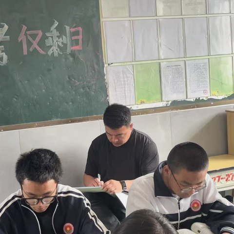 推门听课：聚焦课堂，共促成长