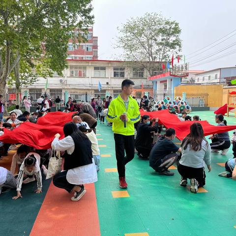 春日相遇，与爱相约——临颍二高附属幼儿园半日开放活动